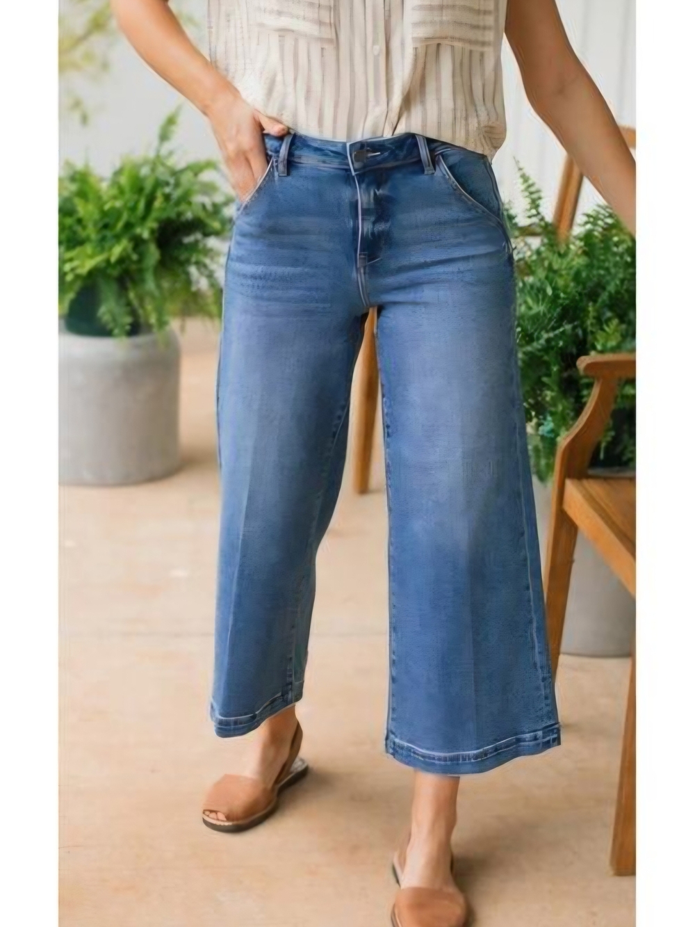 Neuflora High-Rise Wide-Leg Crop Jeans in Blue